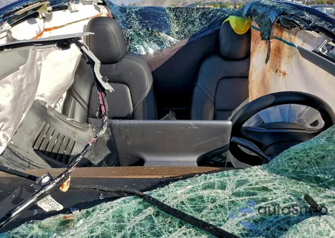 2022 Tesla Model Y z USA, uszkodzony, nr VIN 7SAYGAEE5NF467290